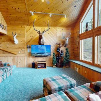 Large open living room on the upstairs level.