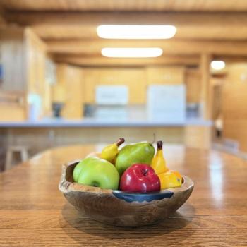 Fruit bowl on the dining table.