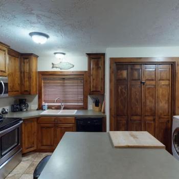 Full size kitchen equipped with all your kitchen needs.