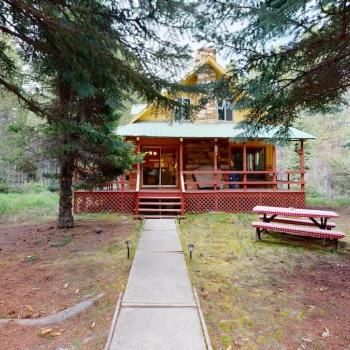 Welcome to Cozy Twin Pines located on Bill's Island.