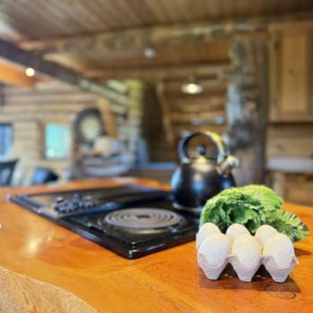 Get ready to cook in this well equipped kitchen.