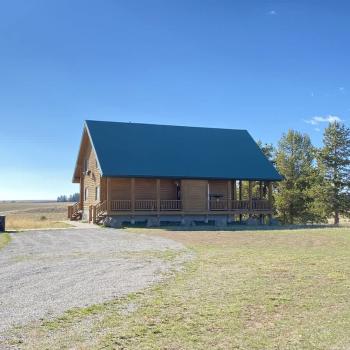 Big open driveway to park all of your vehicles.