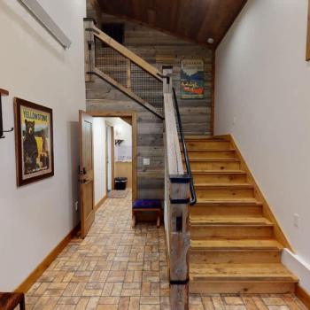 Entryway view as you walk through the door.