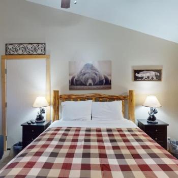 The bedroom has a queen bed that comfortably sleeps 2 people.