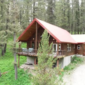 Beautiful view of log cabin near Yellowstone.