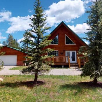 Beautiful log cabin near Big Springs.