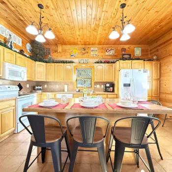 Welcome to Yellowstone Lux Black Bear'ry Inn.