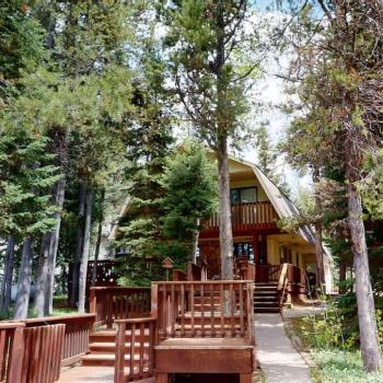 Welcome to Lakeshore Retreat, located on Bill's Island.