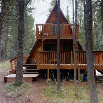 Welcome to Creekside Cabin located in Yale Creek Subdivision.