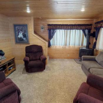 Living room with seating and tv to relax in the cabin.