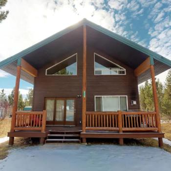 Welcome to Kota Bear Cabin, located in the Shotgun subdivision of Island Park.