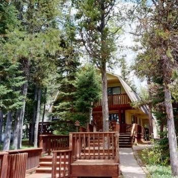 Welcome to Lakeshore Retreat, located on Bill's Island.