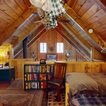 Cozy bedroom area upstairs that sleeps comfortably 3 people.