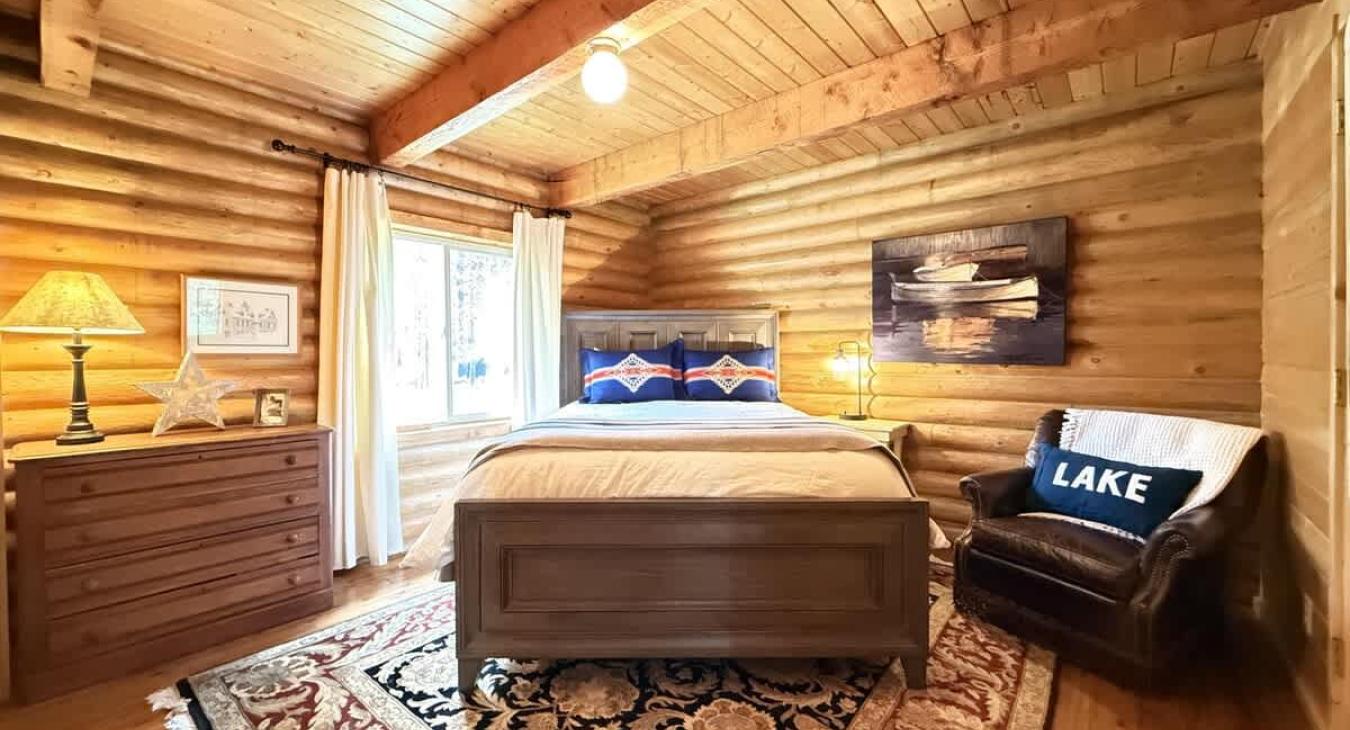 Bedroom #1 with a Queen size bed on the main level.