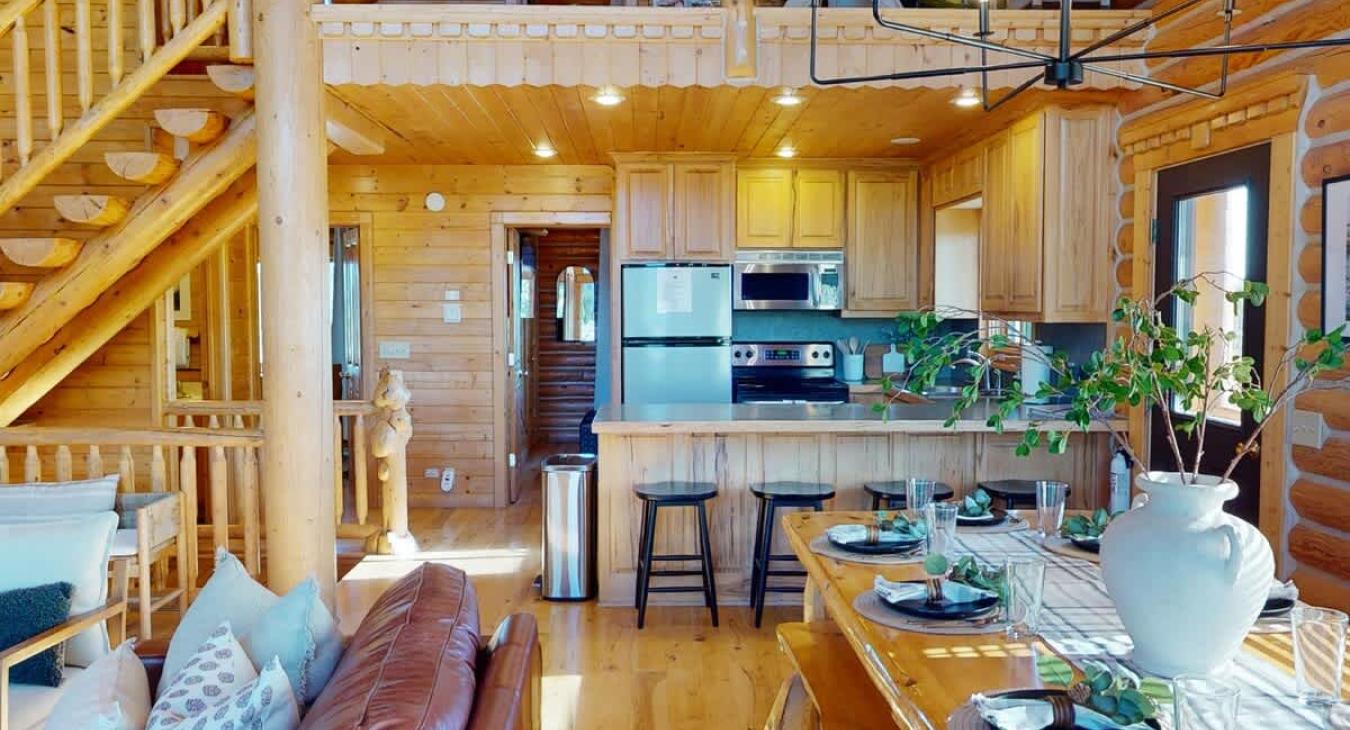 Open layout of the cabin allows you to flow through each room seamlessly.