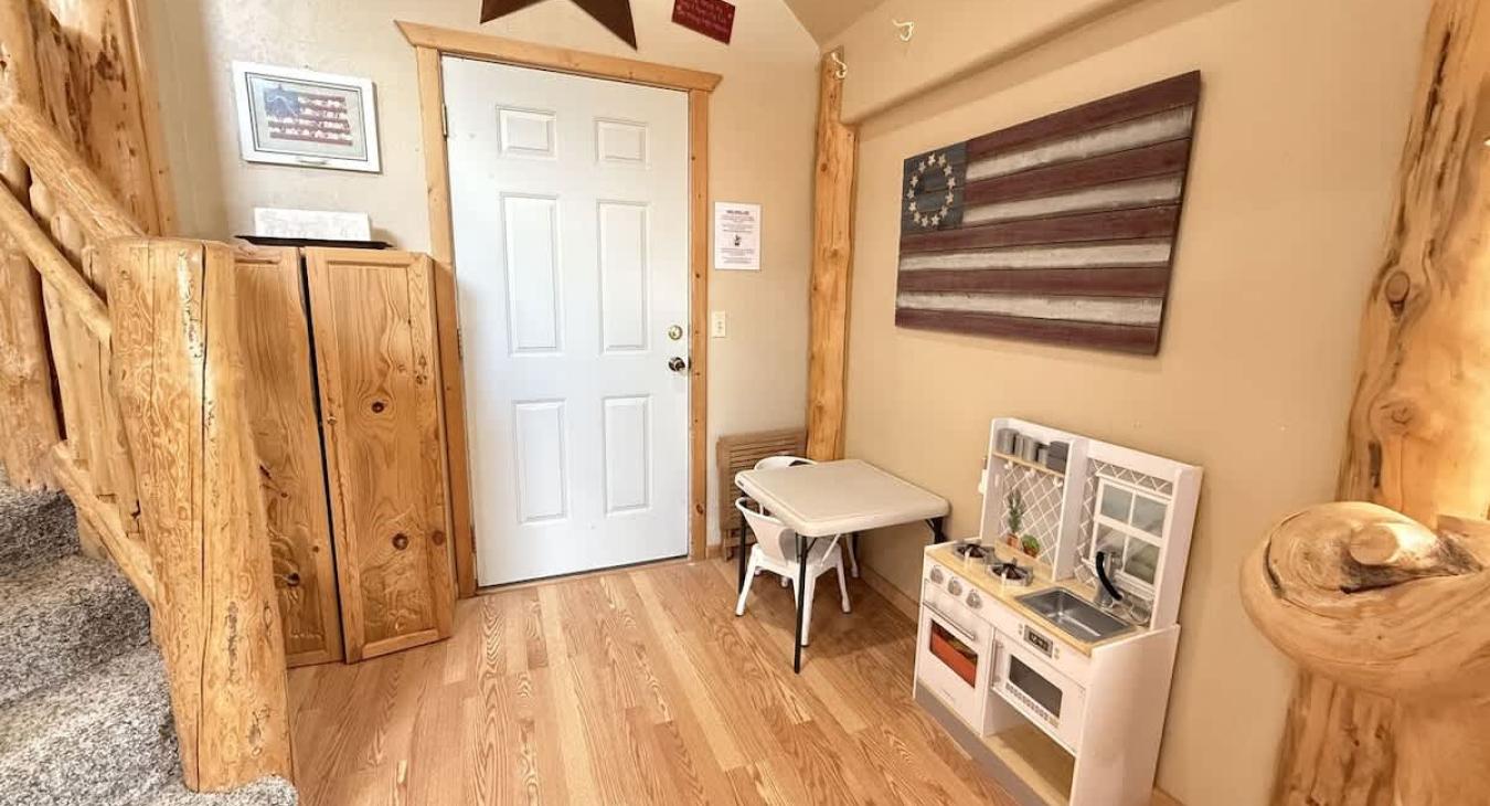 A small play kitchen is here for the kiddos to enjoy.