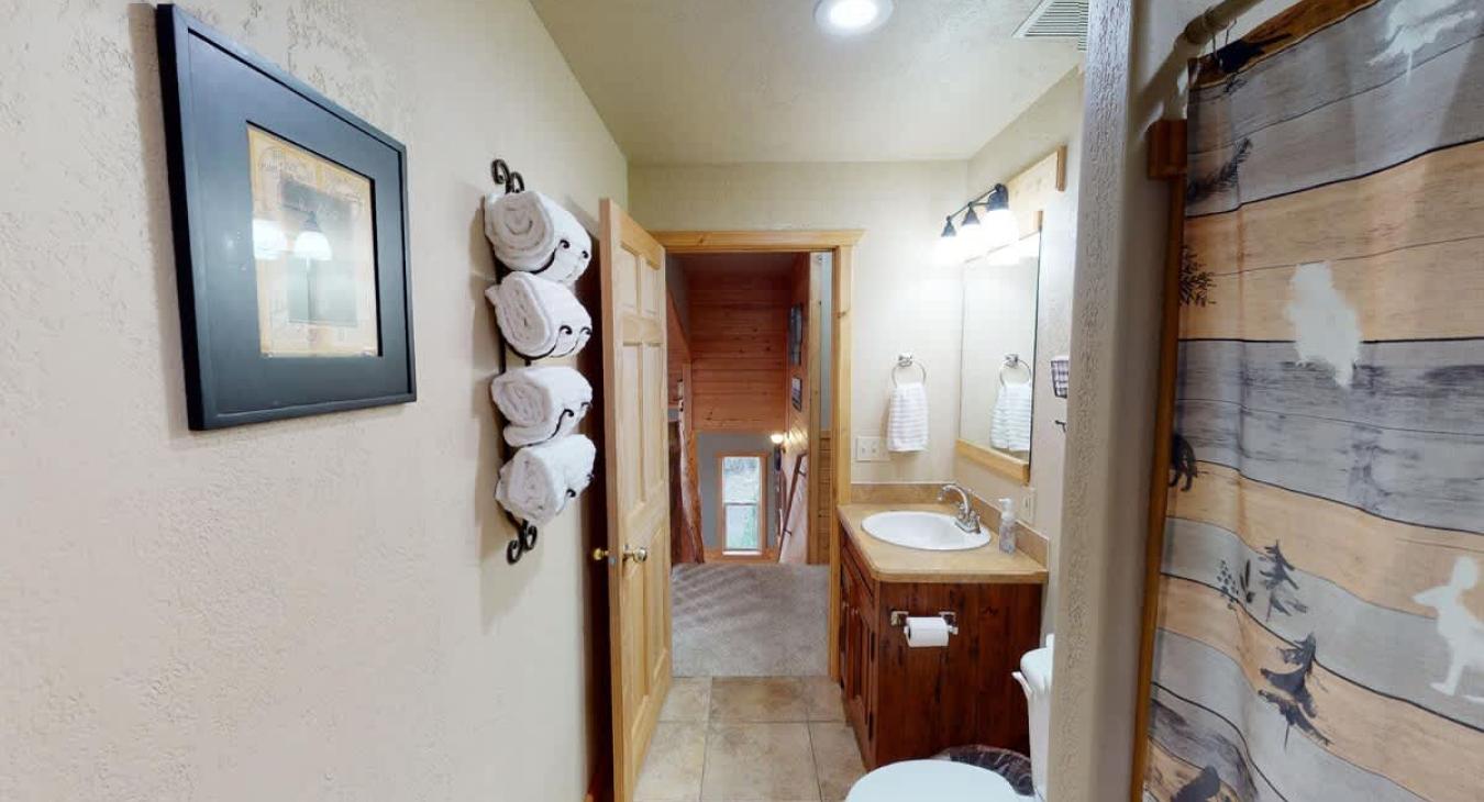 Towels, toilet paper, shampoo, conditioner, and body wash are provided in the bathroom.