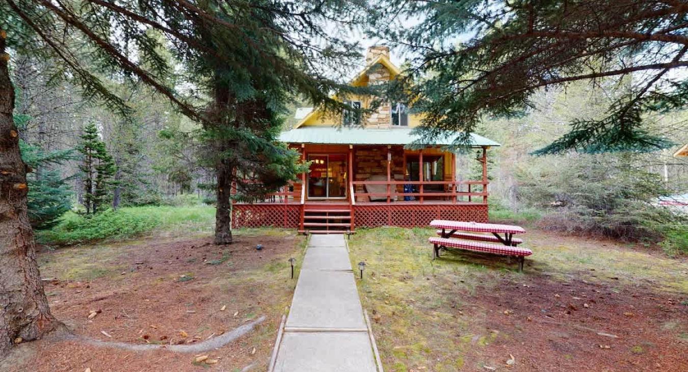 Welcome to Cozy Twin Pines located on Bill's Island.