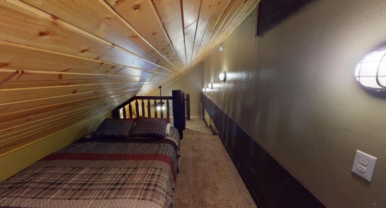 Loft with 1 Queen bed.