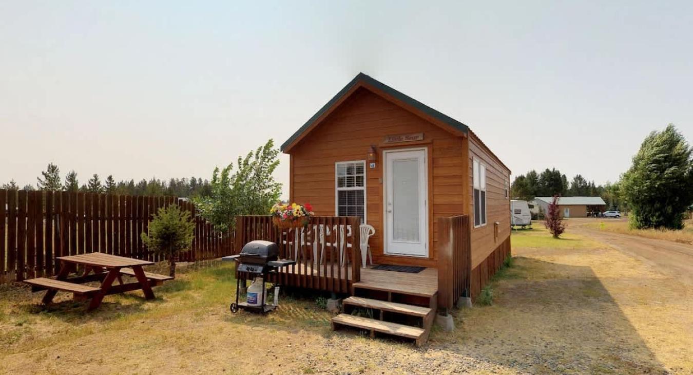 Welcome to the Yellowstone Lux Little Bear Cabin.