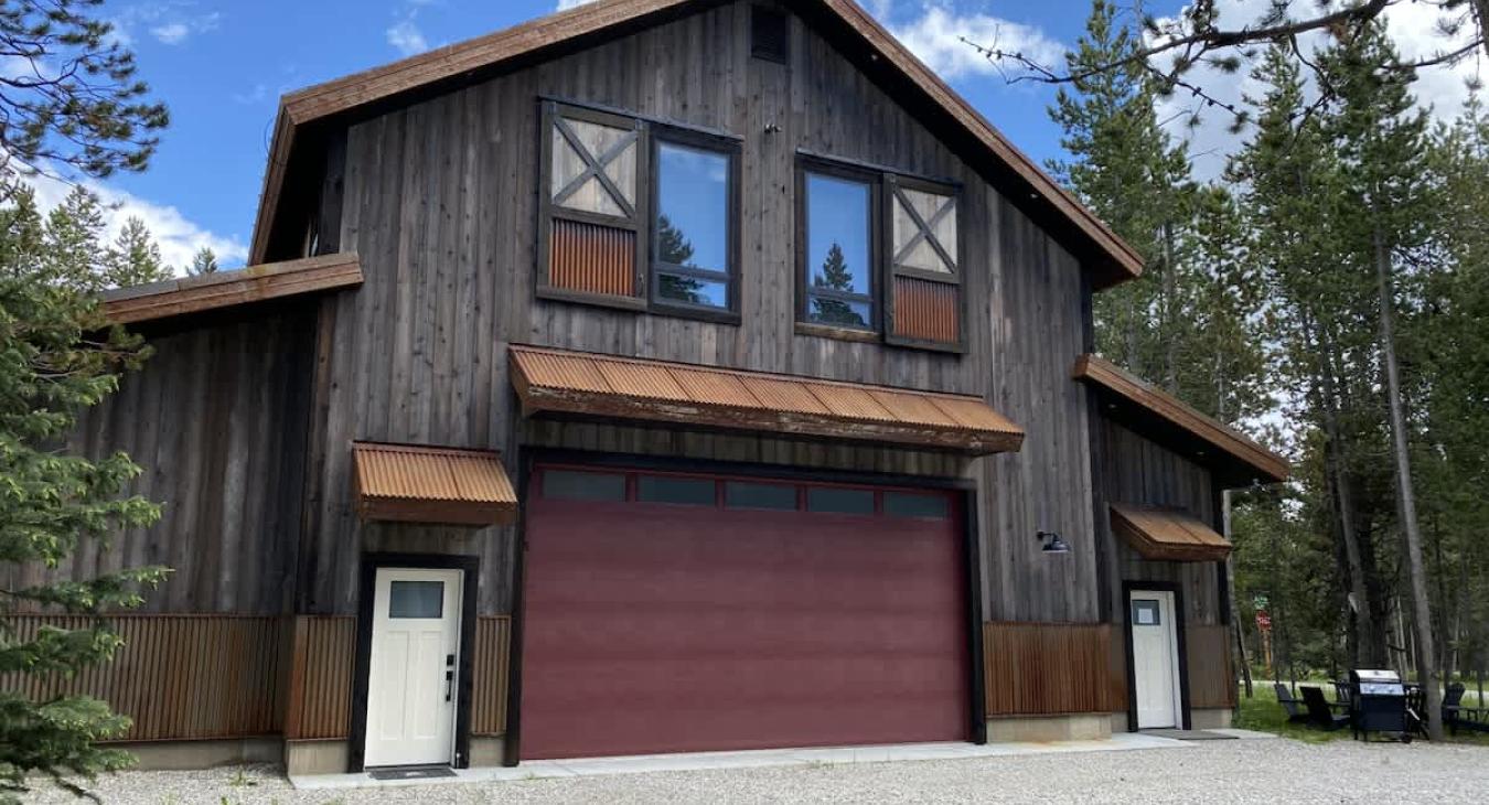 Yellowstone Dreams has plenty of parking available.