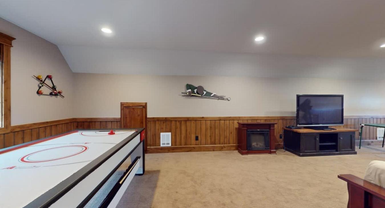 Entertainment area with a tv.