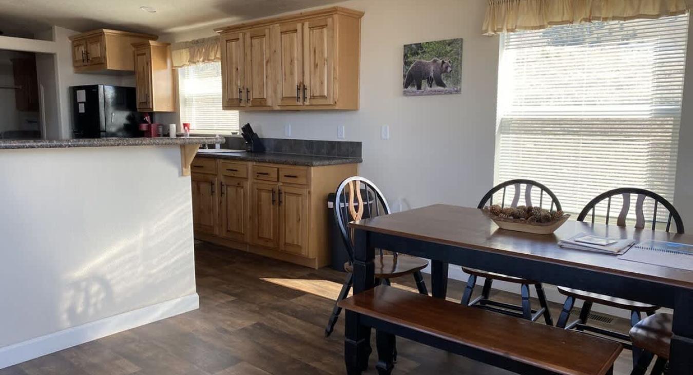 Dining table seats 6 people.