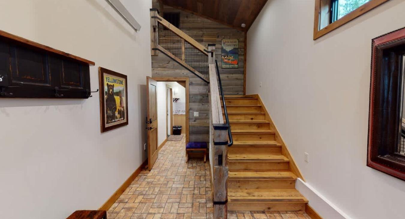 Entryway view as you walk through the door.