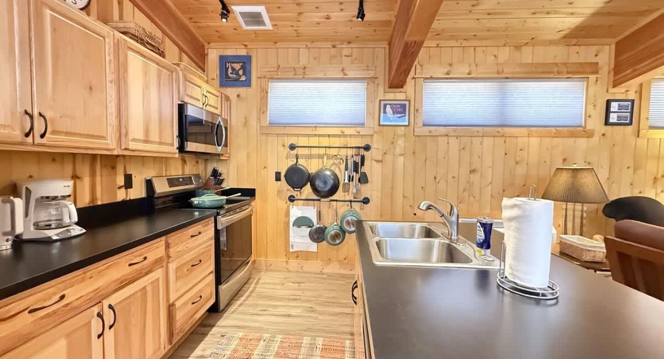 Nice open kitchen with dishwasher