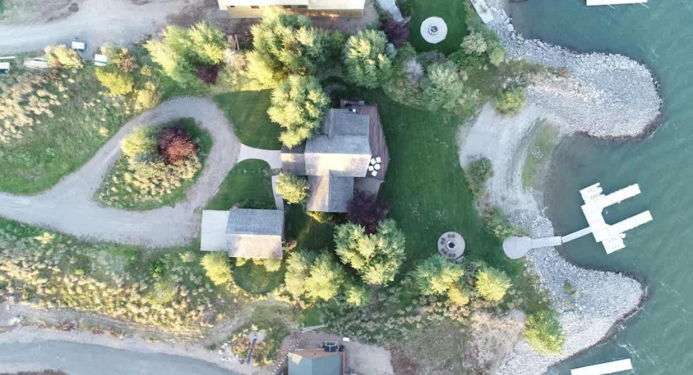 Aerial view of the cabin.