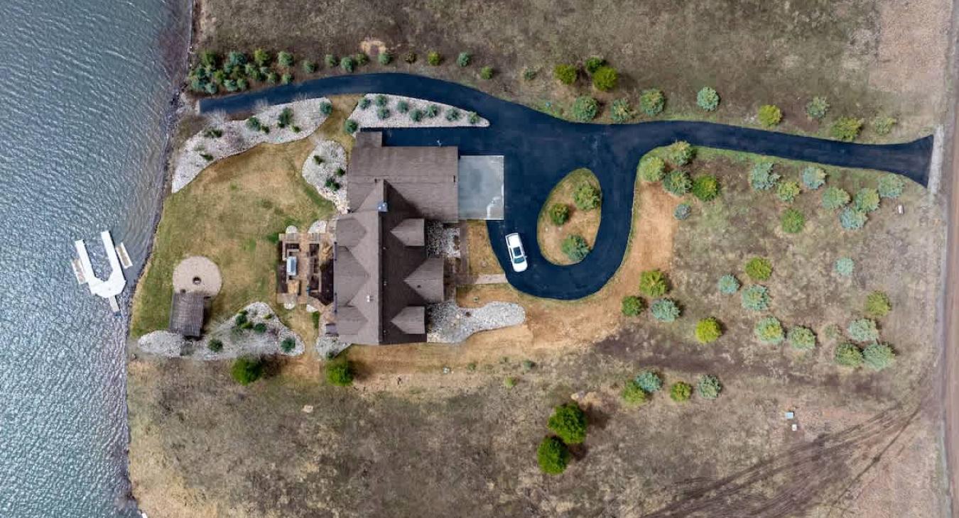 Aerial view of the cabin.
