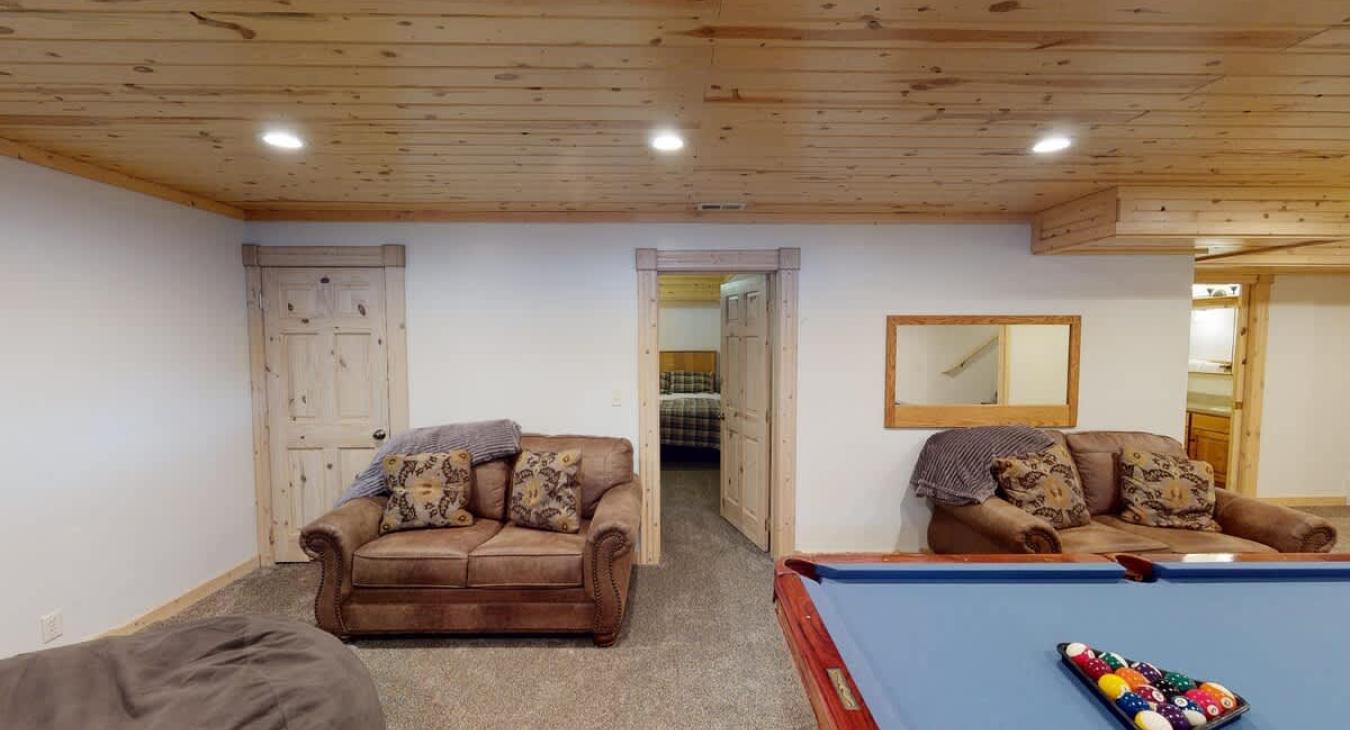 Sofas and tv located here for entertainment.