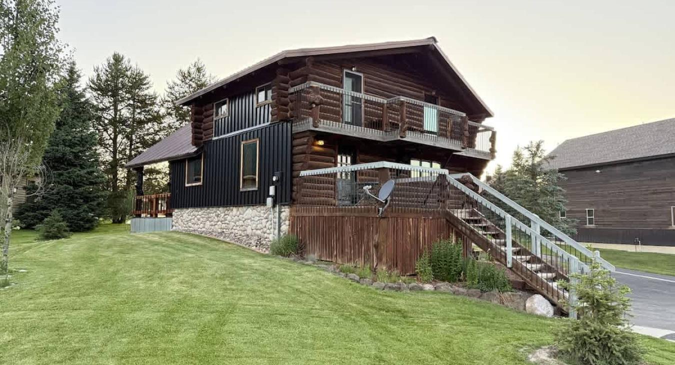 Being located on the golf course, the cabin offers easy access to the fairways and greens, making it an ideal spot for avid golfers who want to step outside their door and enjoy a round of golf at their leisure.