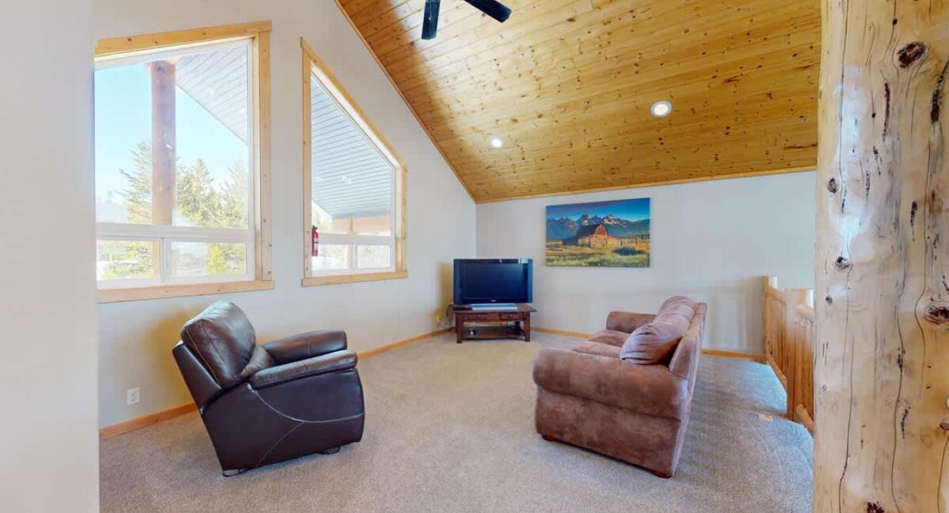 Upstairs loft with smart tv.