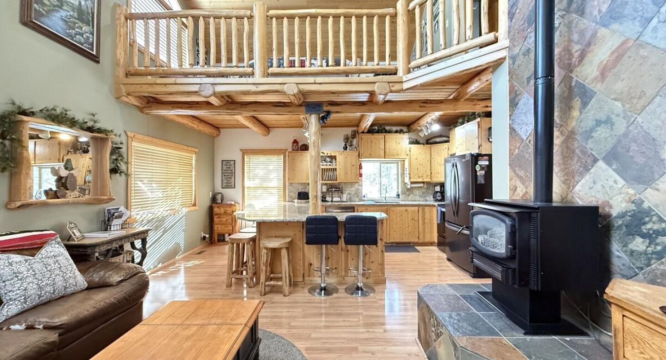 This large open space cabin that provides a mix of cozy and relaxing.