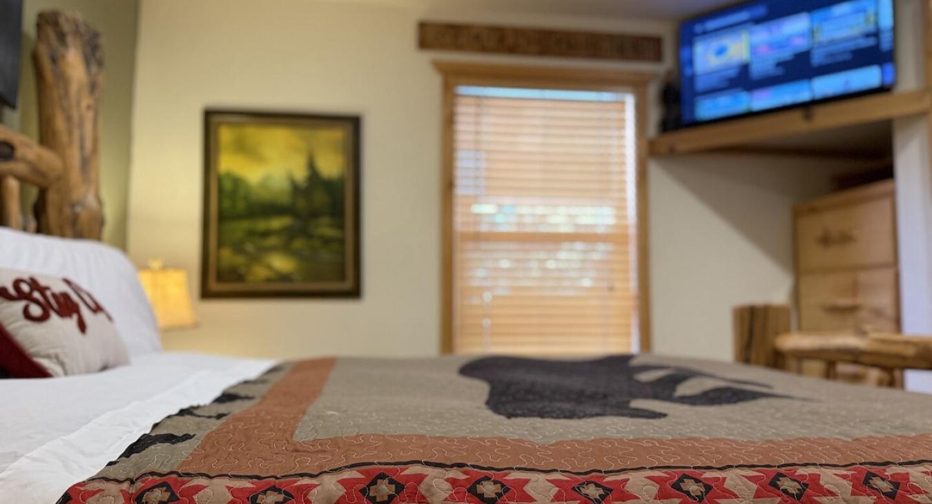 The room brings in natural light from the window to enjoy the beautiful view of the cabin.