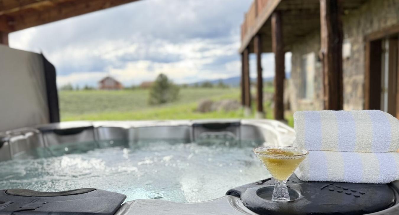 Come relax in this private hot tub attached to Lost River Retreat.