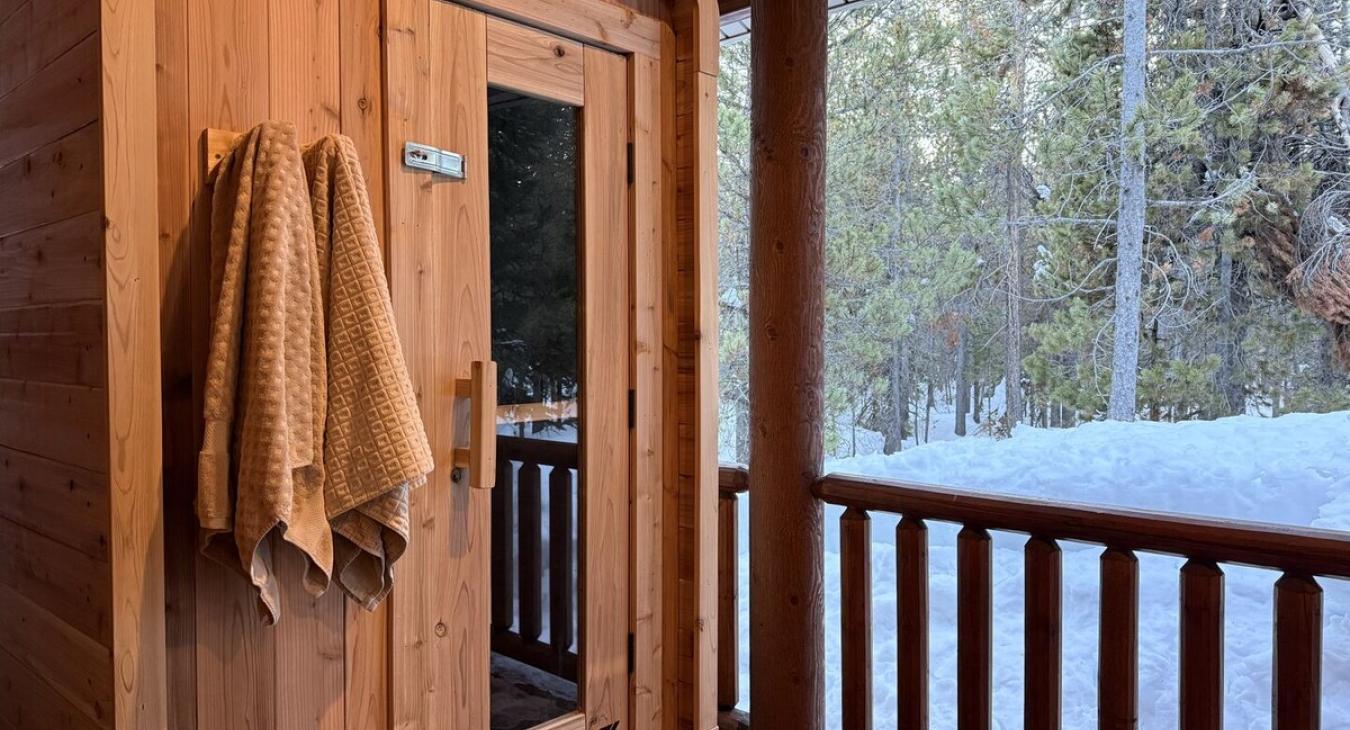 A sauna is located on the deck for guests to use. Please follow instructions for use.
