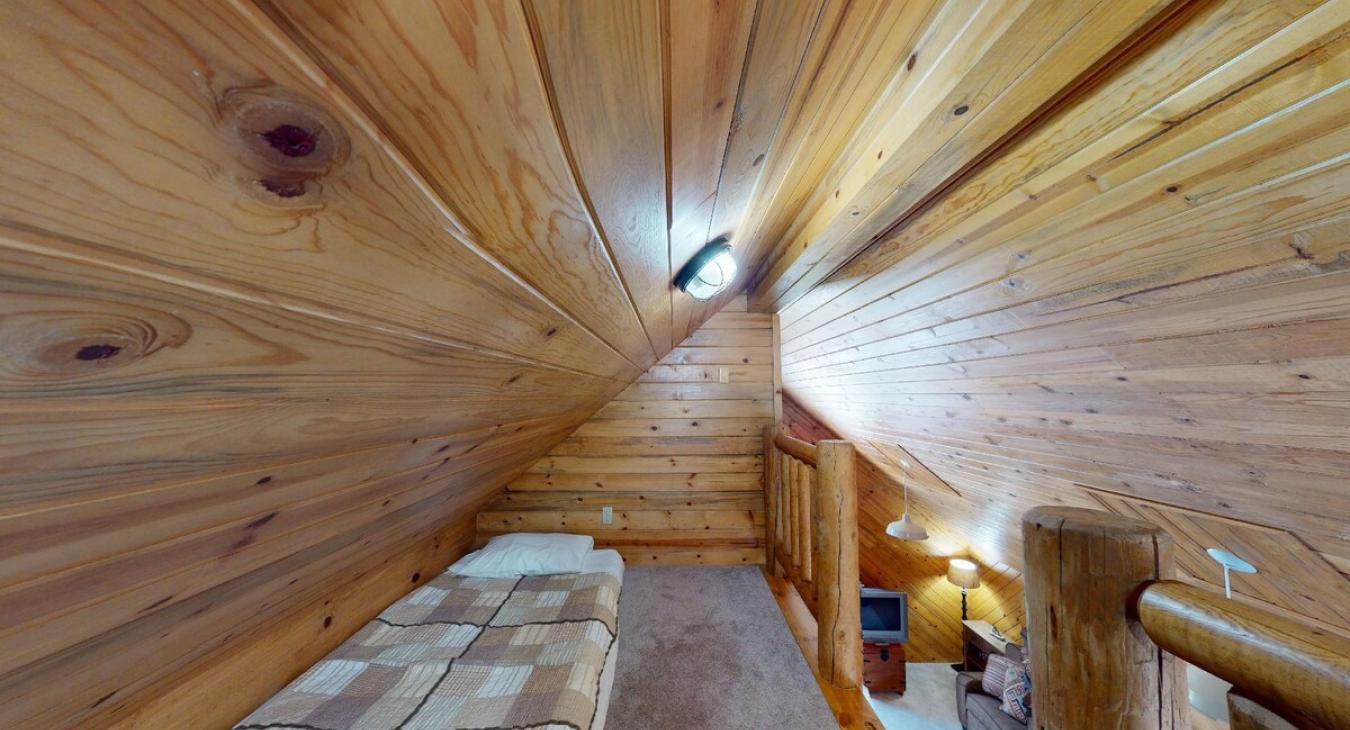 Loft area with 2 single beds.
