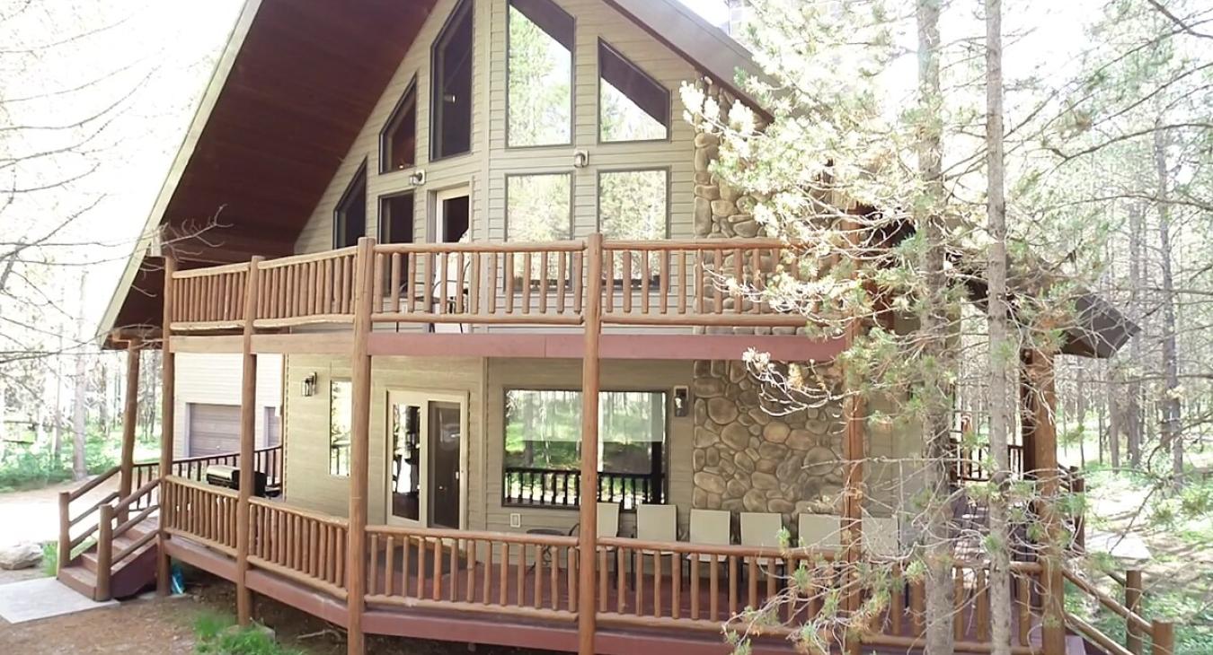 Nice wrap around porch.