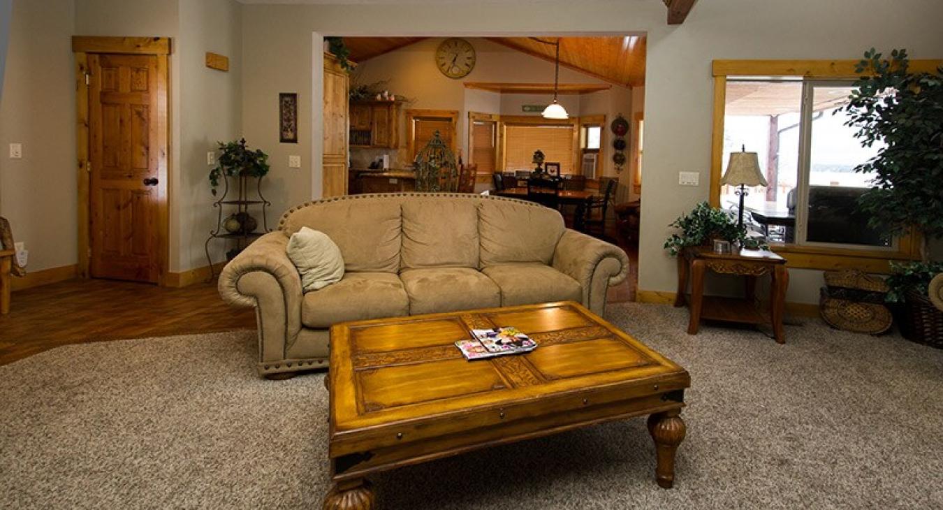 Entry way to living room & kitchen.