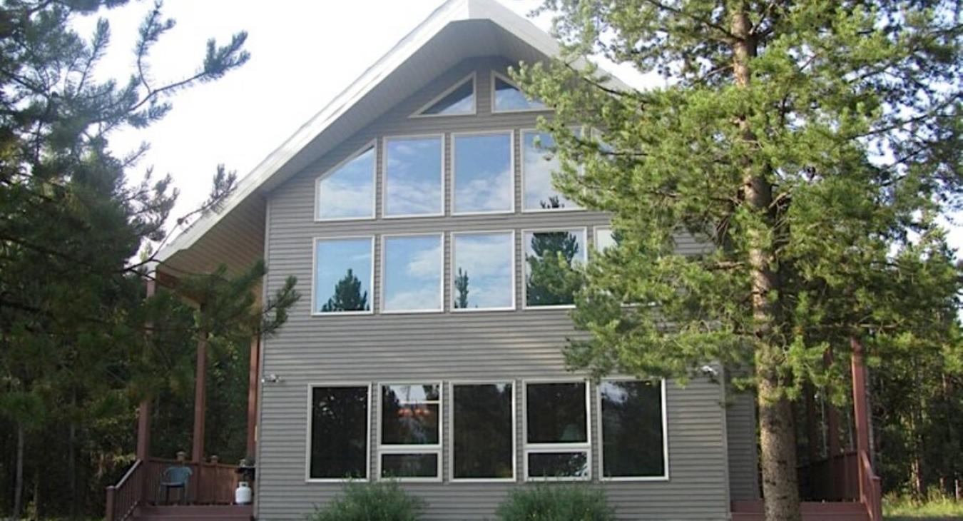 Back view of the cabin.