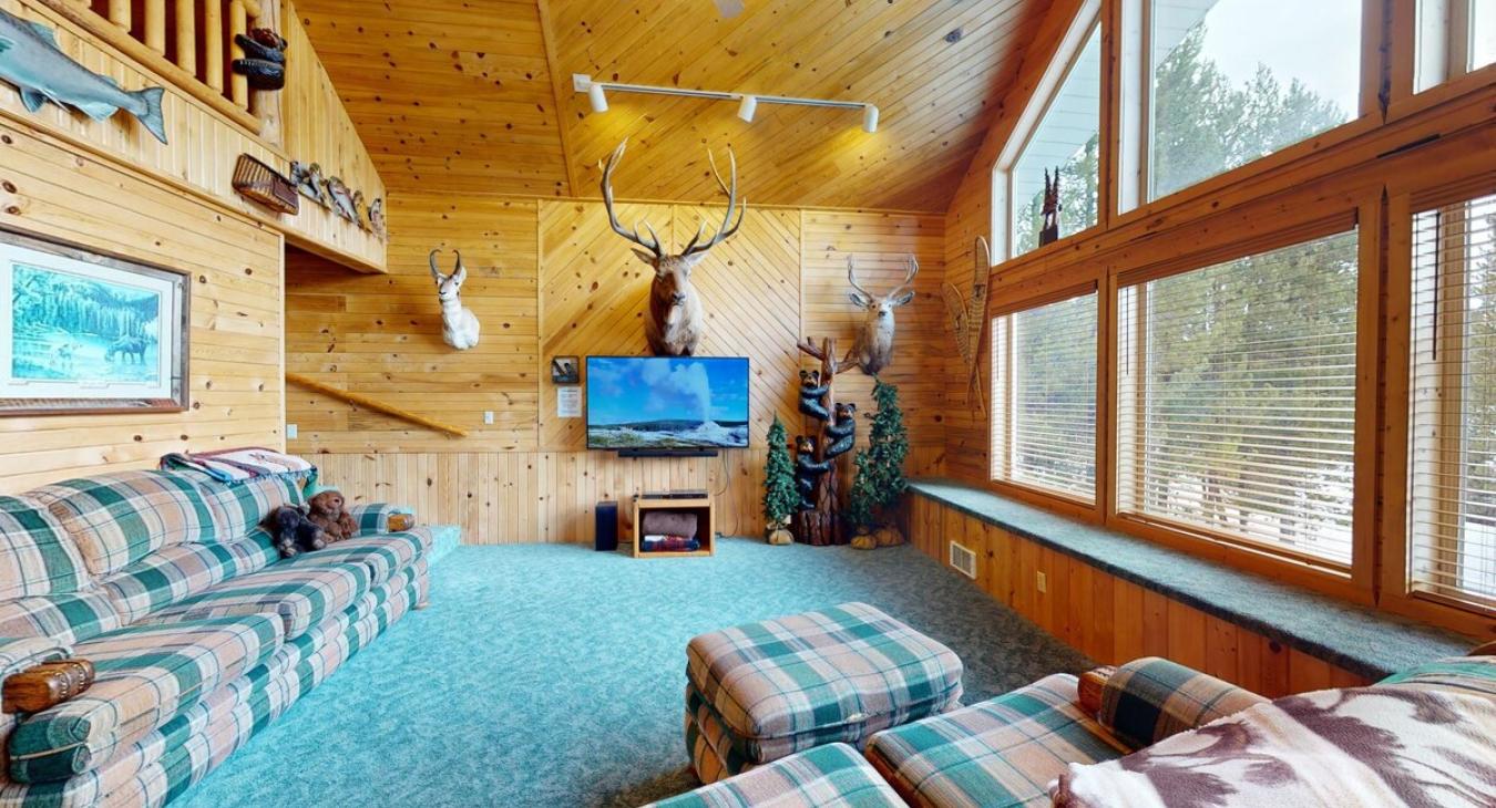 Large open living room on the upstairs level.