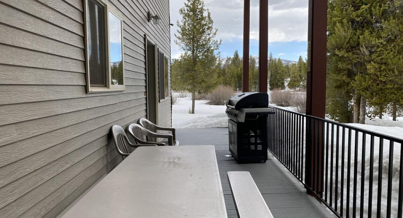 Outdoor tables to enjoy a meal outside.