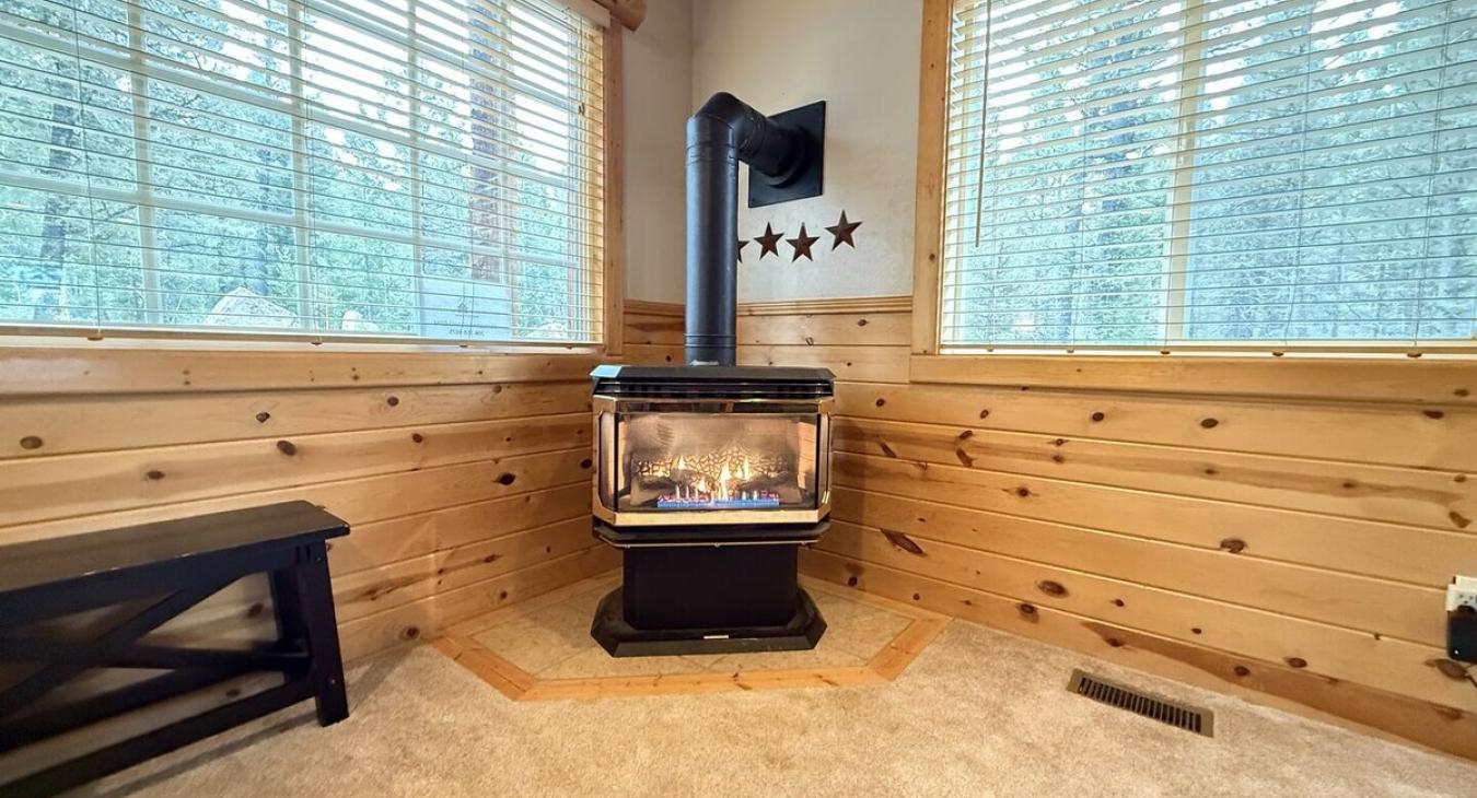 Living room cozy fireplace.