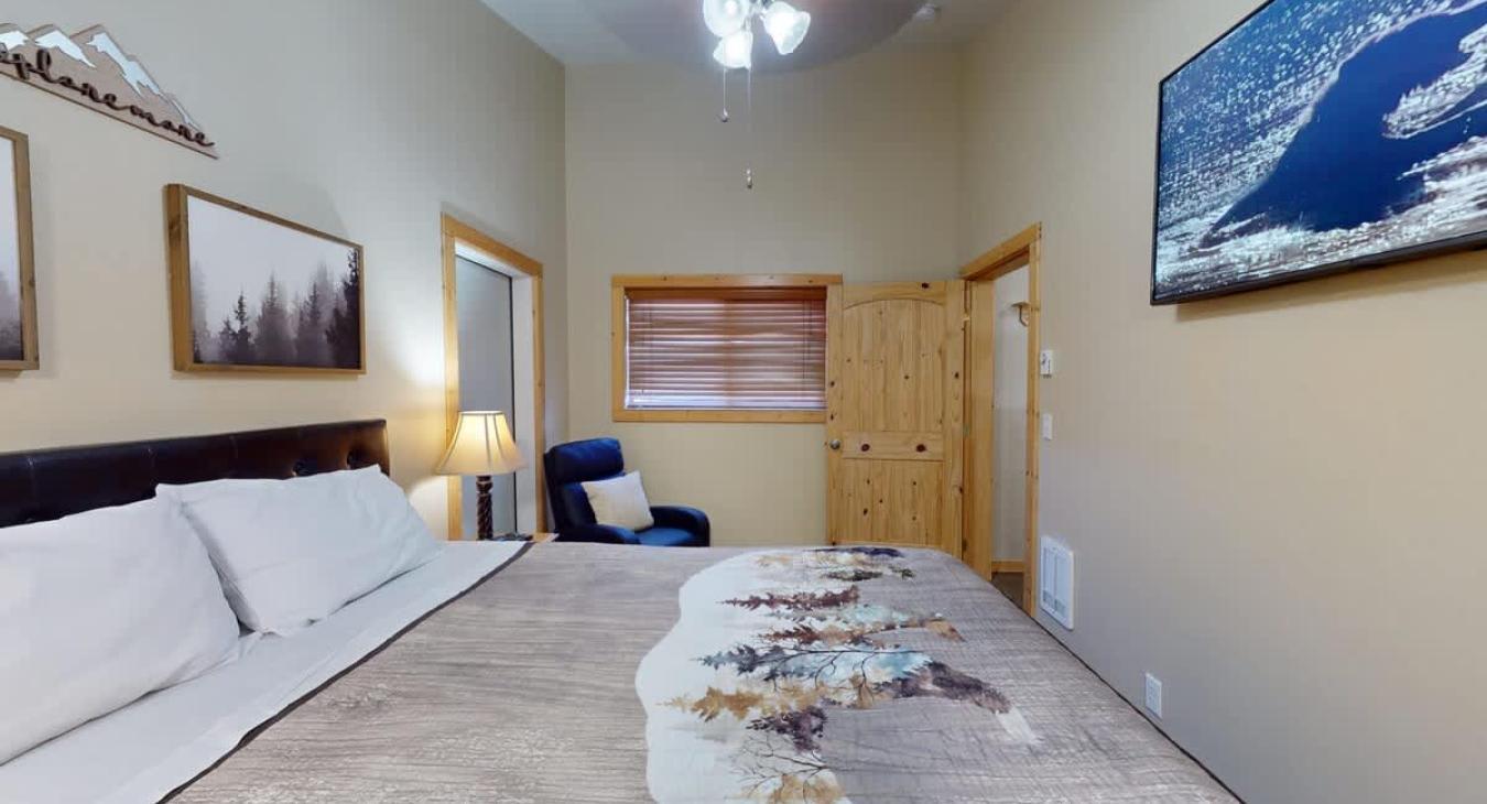 Seating and natural light to enjoy the serenity that Island Park has to offer.