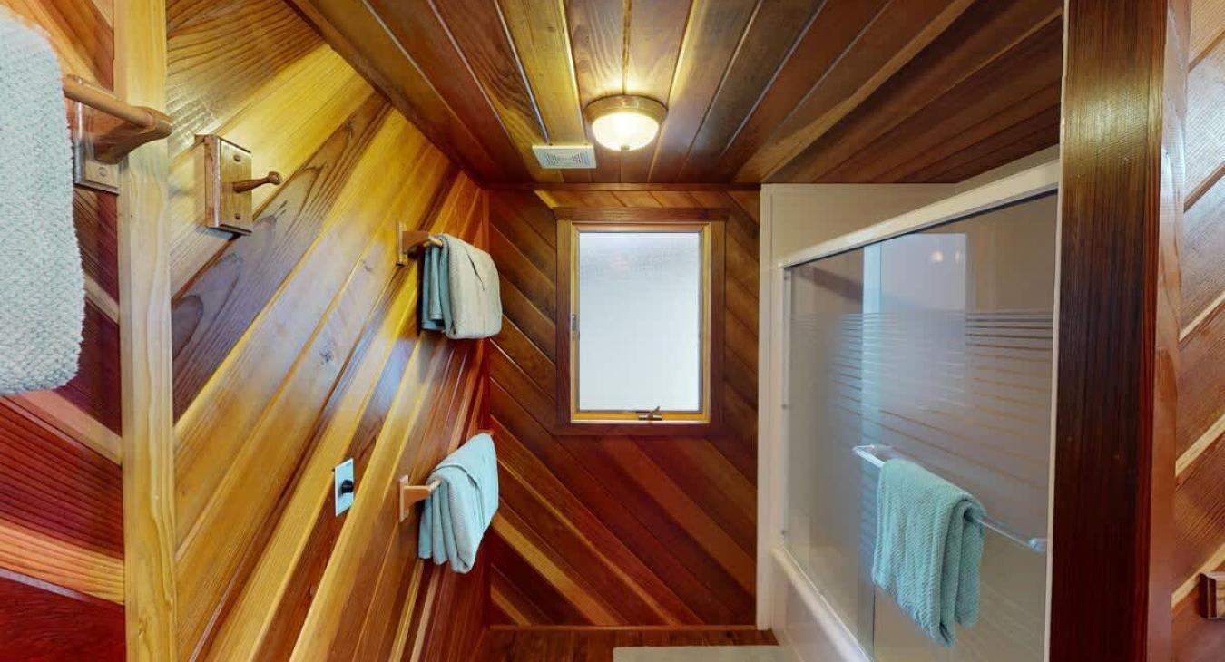 Fresh clean towels are provided by our professional laundry company.