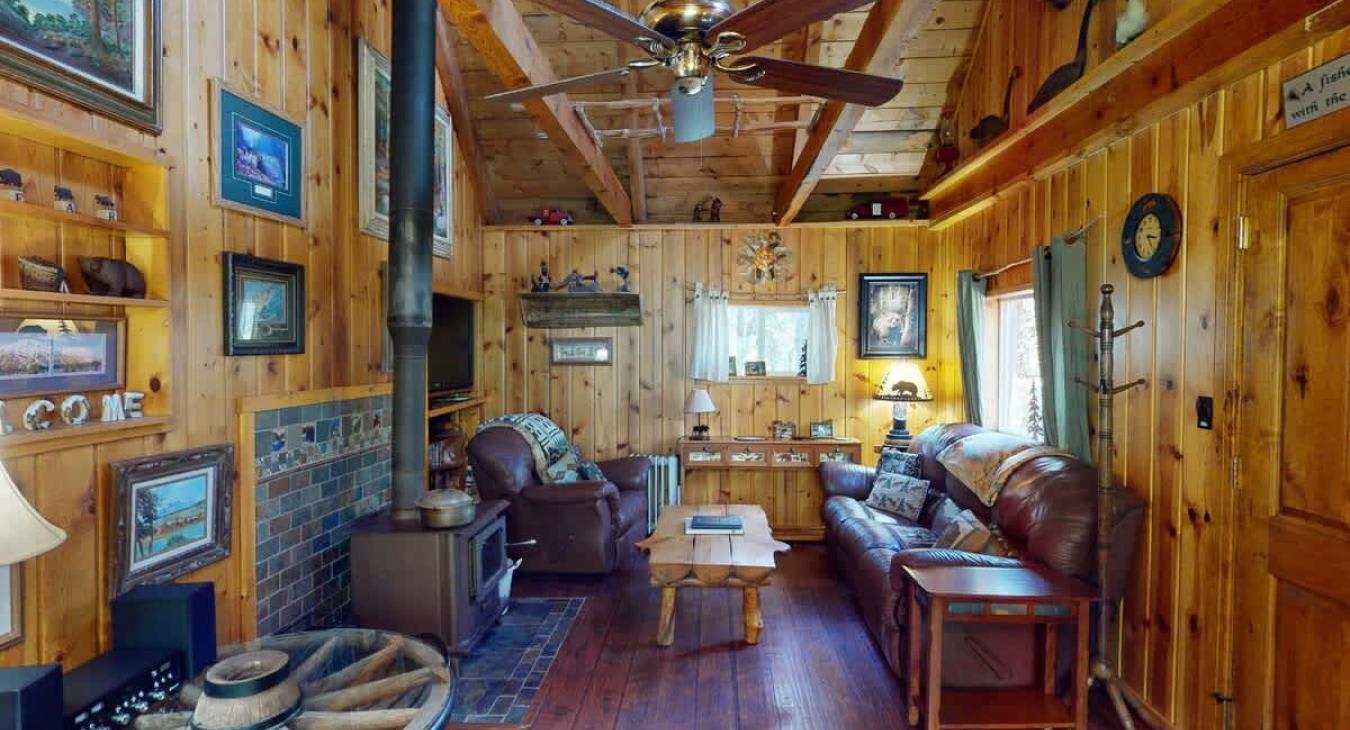 Living room located in the entrance.