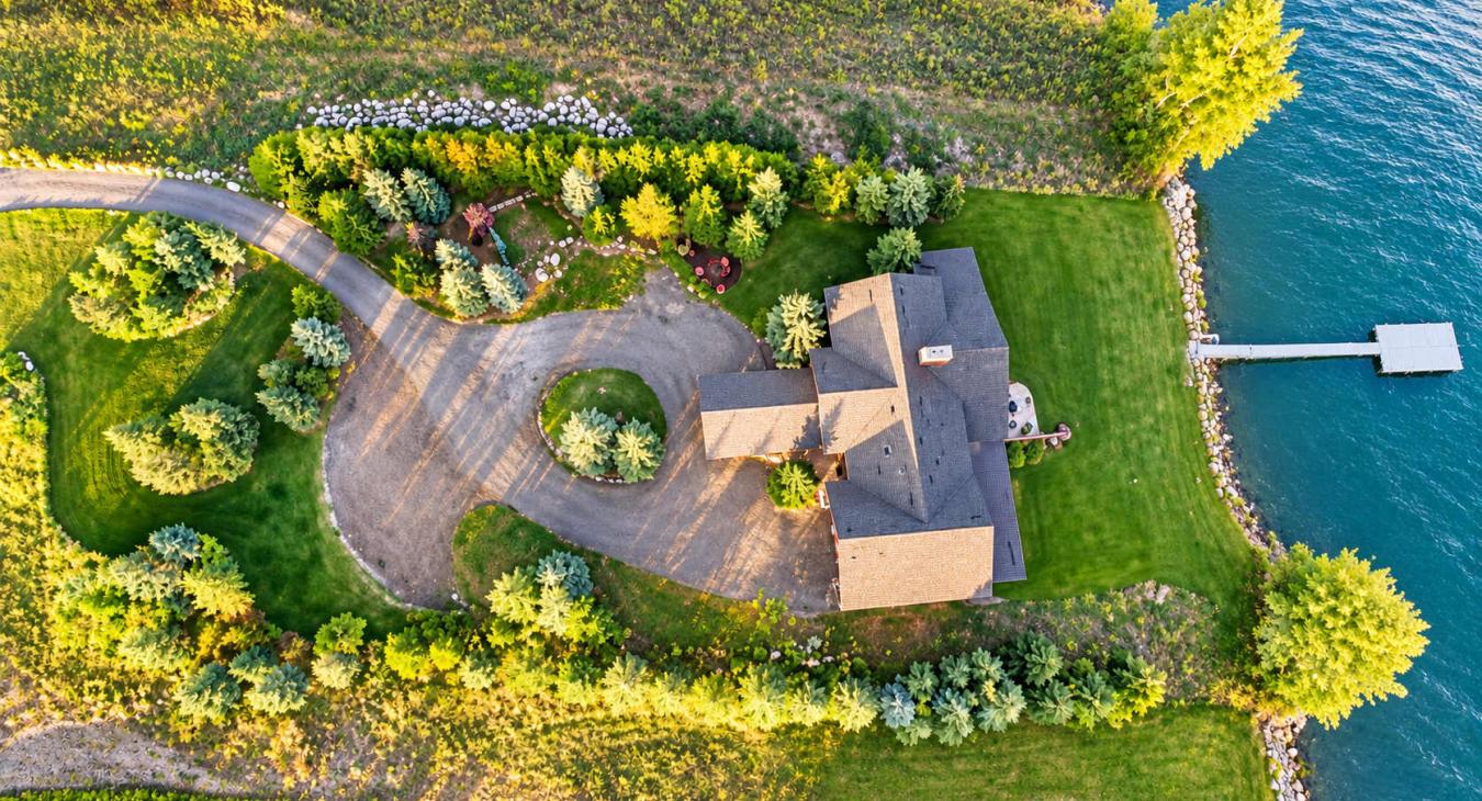 Aerial view of the cabin.