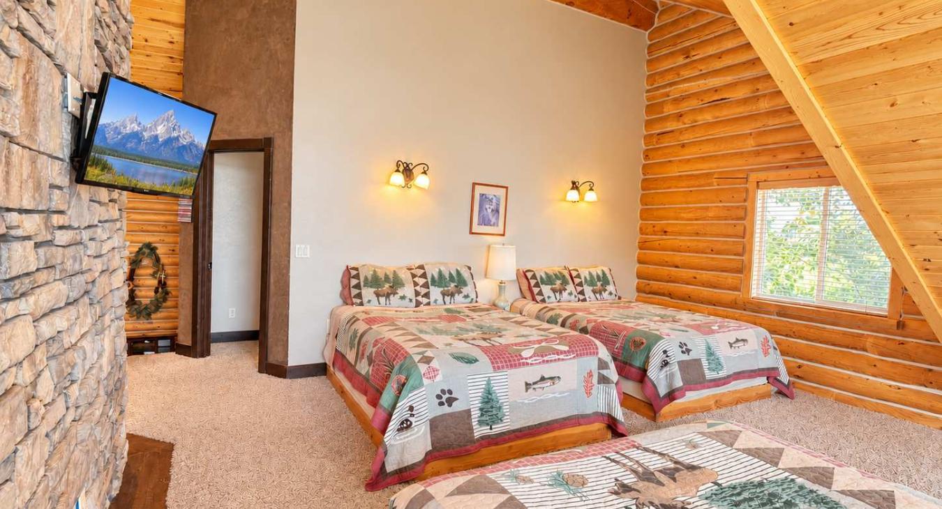 Loft area overlooking the water. 3 queen beds with lots of natural light.